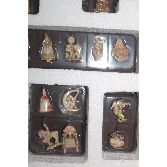 Hallmark Keepsake Ornament Club Gallery Collection Holiday Display Exclusive 30 - Picture 3 of 13